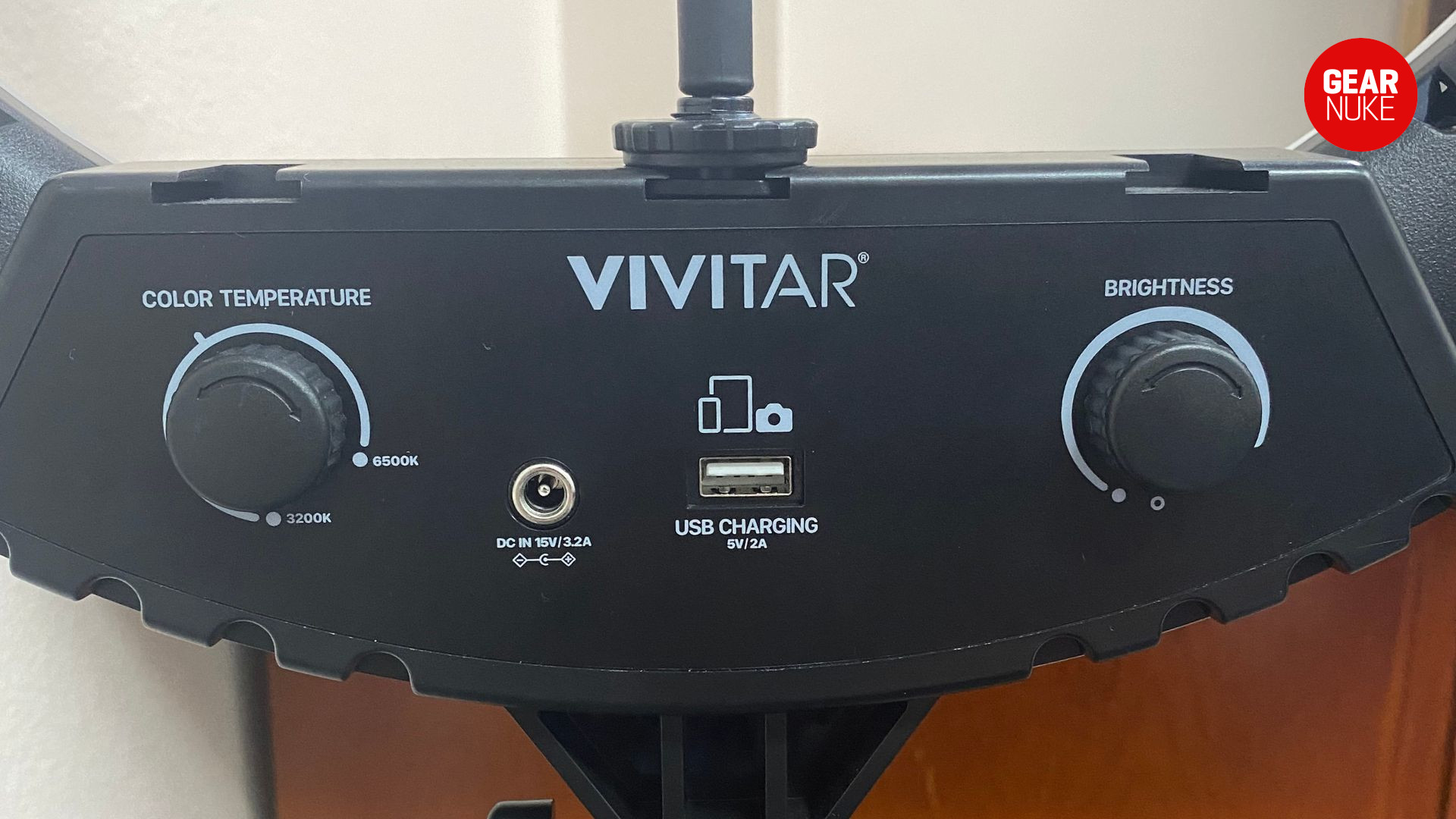 vivitar ring light review - a close up image of the ring light controls